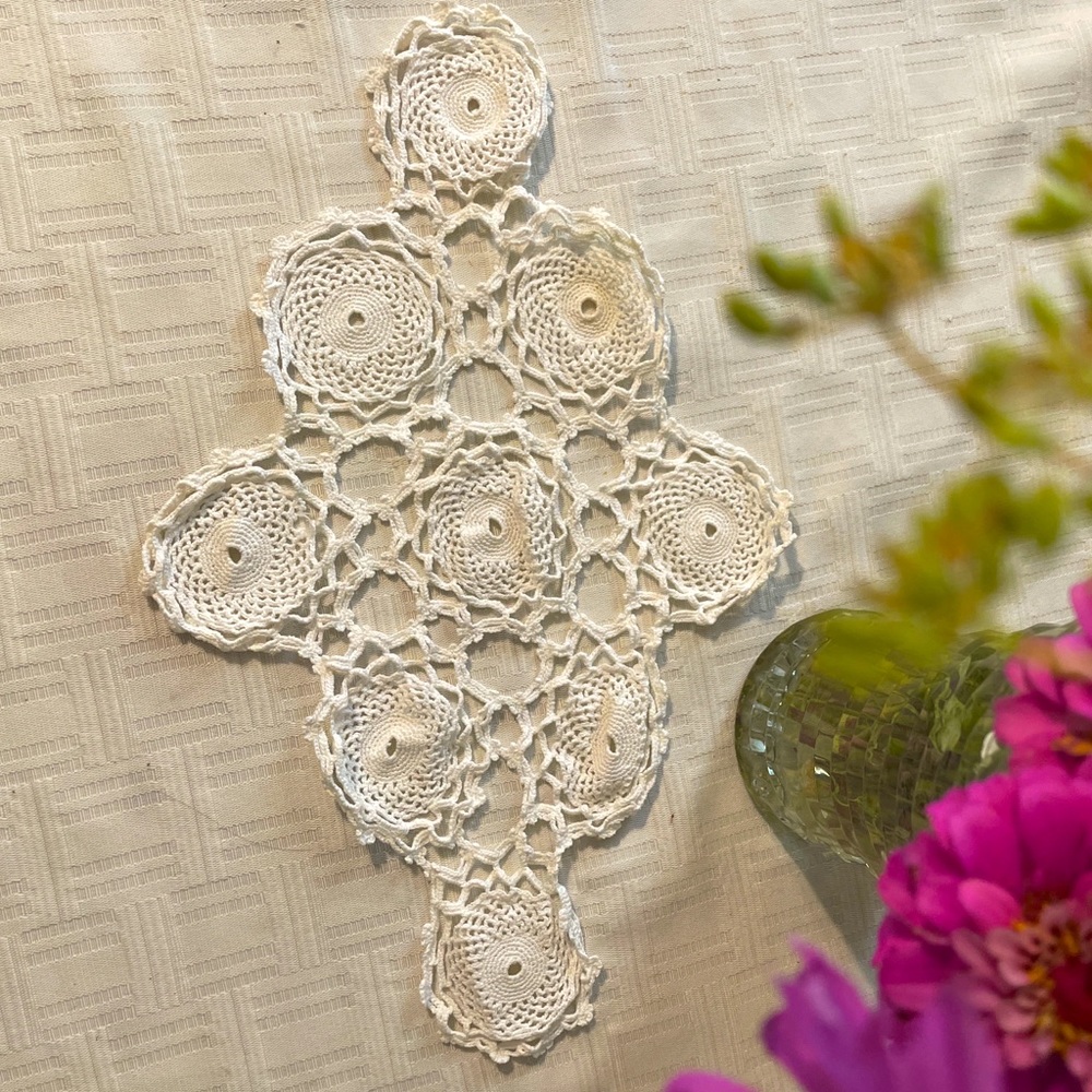 Vintage handmade white cotton doily